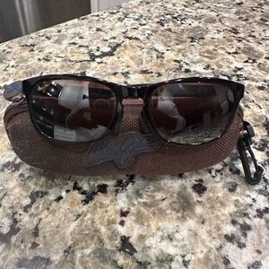 Maui Jim Front Street Unisex Polarized Sunglasses in Dark Red Frames GUC